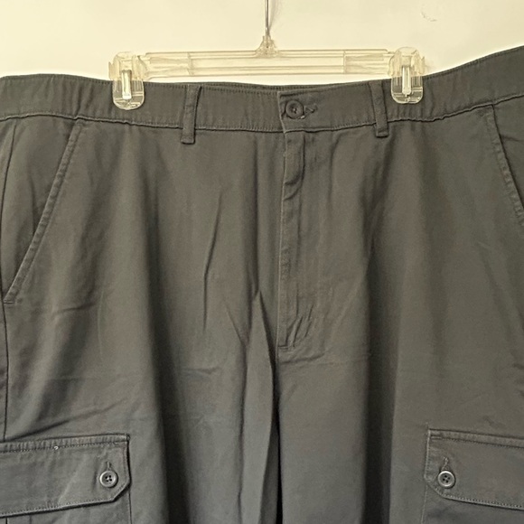 St. John’s Bay Men's Dark Grey 6 Pocket Cargo Shorts 42 Tall NWT - Picture 3 of 11